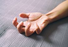 อาการที่บ่งบอกว่าคุณกำลังเป็นโรคลมชัก รู้ก่อนรักษาหายเร็ว