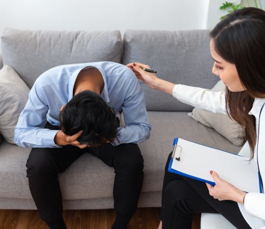 โรคอัลไซเมอร์คืออะไร พร้อมแนะนำแนวทางการดูแลตนเอง